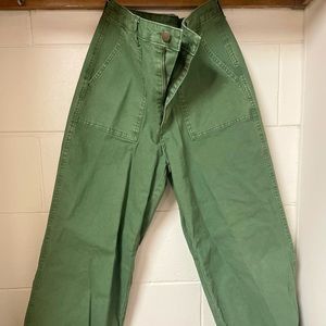 GREEN HIGH WAISTED WIDE LEG PANTS! SIZE: M/8 (in women’s)